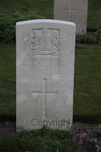 Coxyde Military Cemetery - Smith, Herbert